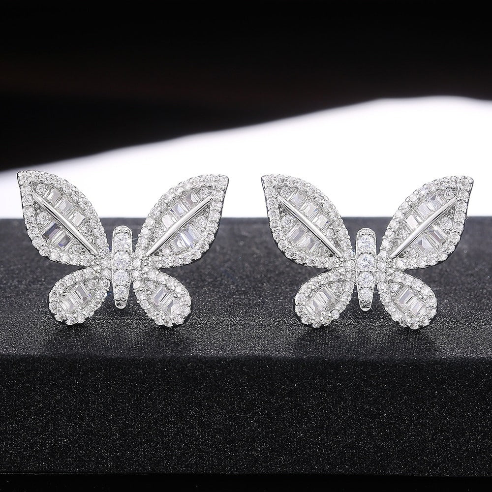 Cercei argintii, forma de fluture, cu pietre din zirconiu, Sinikka C18