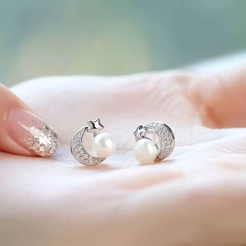 Cercei argintii, forma de semiluna, cu pietre din zirconiu si perle, Alena C15