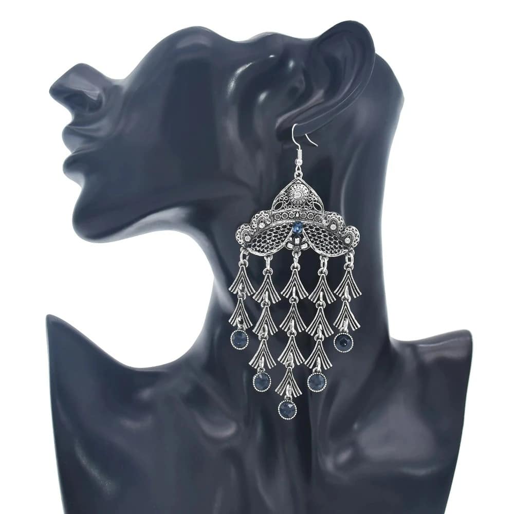 Cercei argintii, lungi, stil indian, cu pietre albastre, Ritha C1
