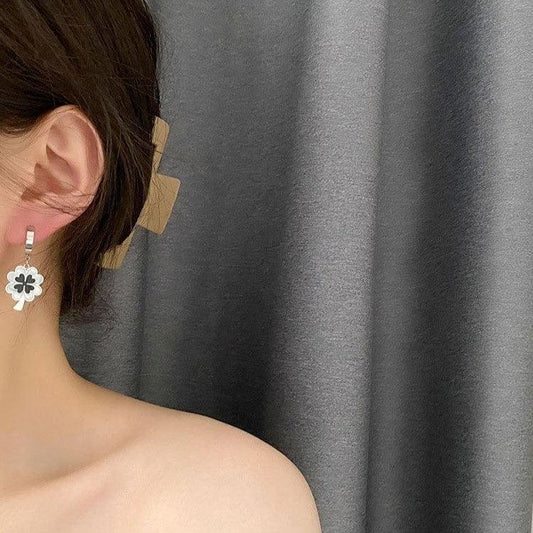 Cercei argintii, din otel inoxidabil, suflati cu aur 14k, forma de trifoi cu patru foi, Leticia C4 - Pursehuit.ro