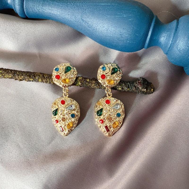 Cercei aurii, cu clips, textura incretita, cu pietre multicolore, Eldora C3 - Pursehuit.ro