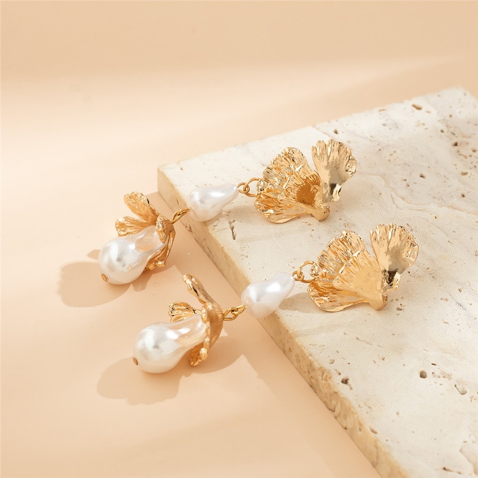 Cercei aurii, cu petala si perle, Harrison C6