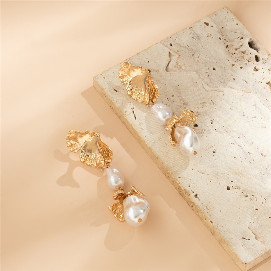 Cercei aurii, cu petala si perle, Harrison C6