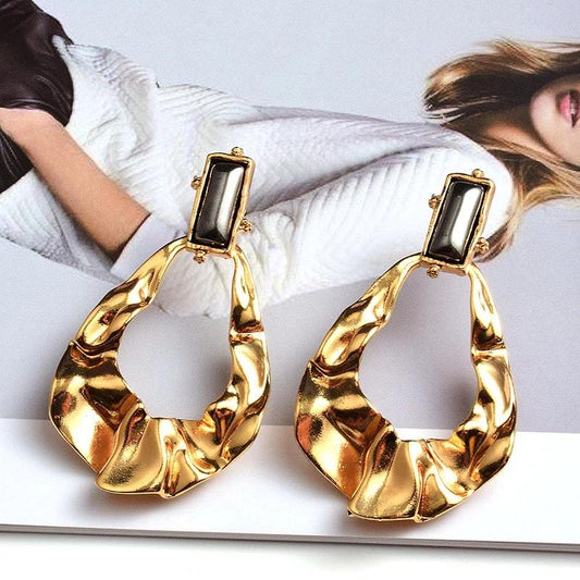 Cercei aurii, cu textura sifonata si pietre, Zanna C3 - Pursehuit.ro