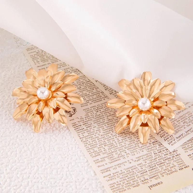 Cercei aurii, forma de floare, cu perle, Lova C10