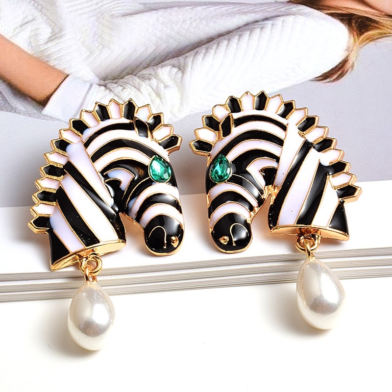 Cercei aurii, forma de zebra, cu pietre si perle, Gerry C1