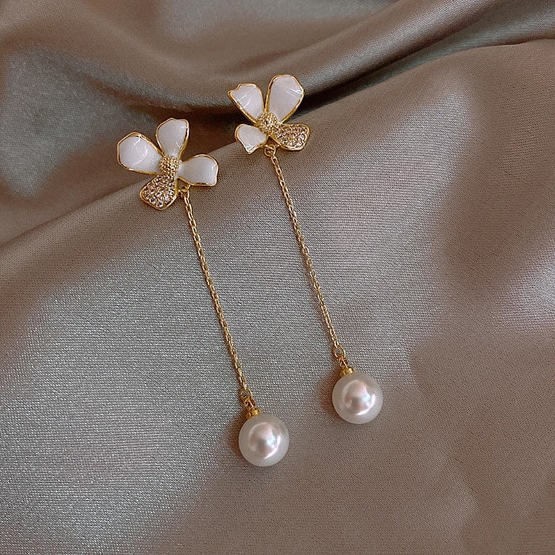 Cercei aurii, lungi, cu floare si perla, Delan C15