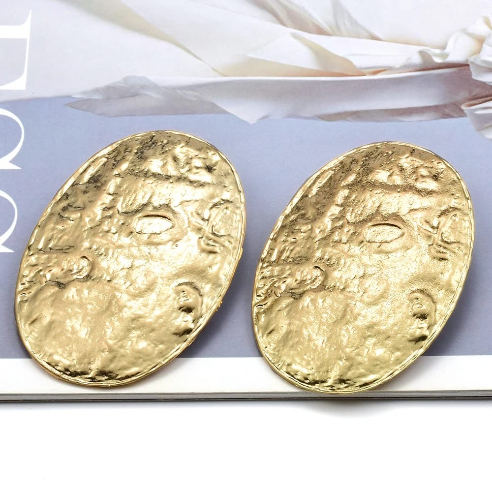 Cercei aurii, ovali, cu textura incretita, Romana C10