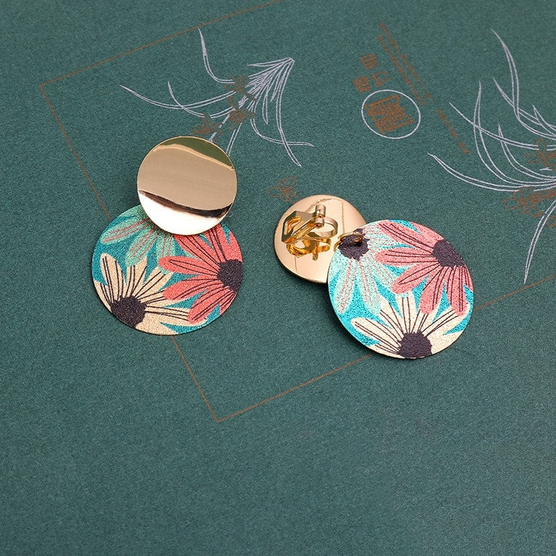 Cercei aurii, rotunzi, cu clips, model floral, Salmon C1