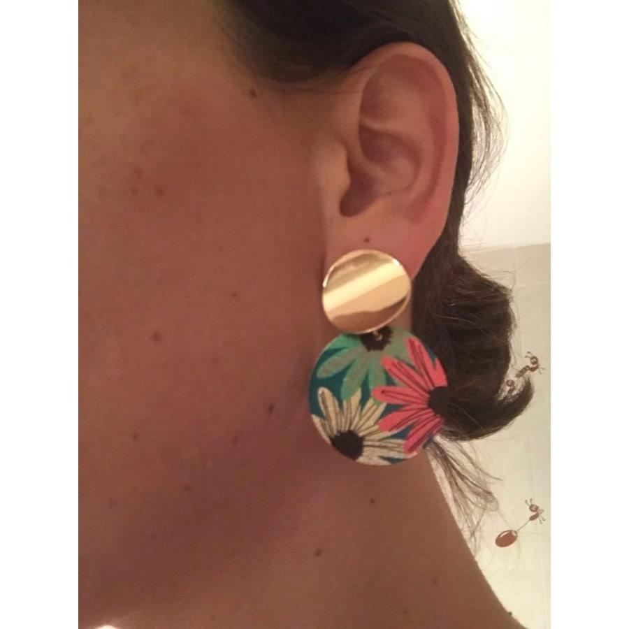 Cercei aurii, rotunzi, cu clips, model floral, Salmon C1 - Pursehuit.ro