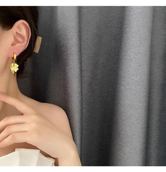 Cercei aurii, suflati cu aur 14k, forma de trifoi cu patru foi, Aliza C4 - Pursehuit.ro