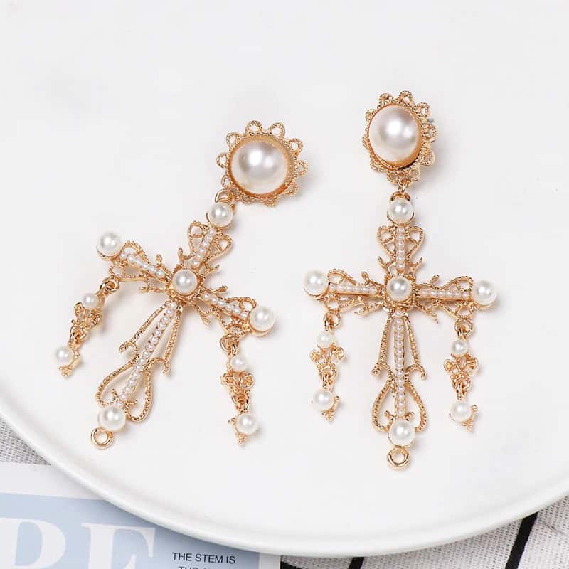 Cercei cruce, cu perle, aurii, Liisa C12