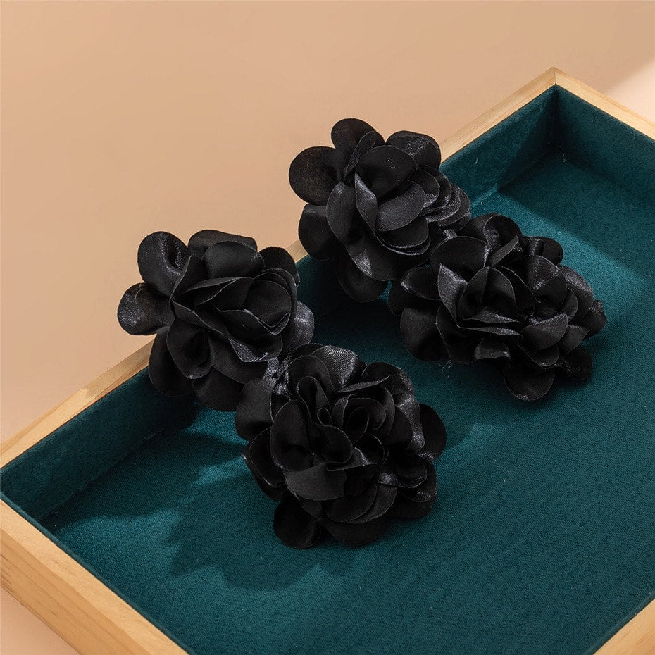 Cercei negri, forma de flori cu petale, Haralde C6