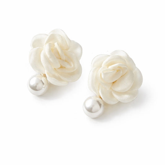 Cercei alb unt, forma de floare, cu perla, Bernice C3