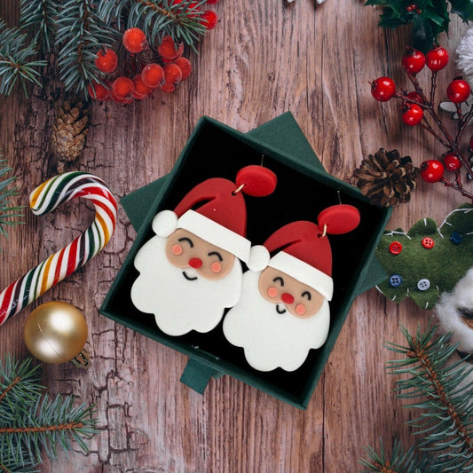 Cercei albi, forma de Mos Craciun, plus cutie cadou, Santa C23 - Pursehuit.ro