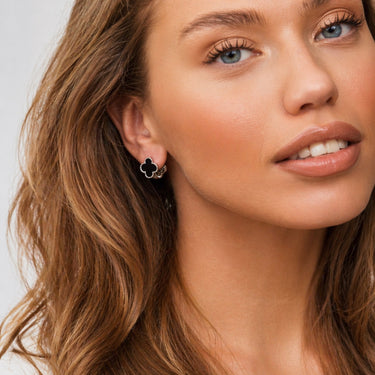 Cercei argintii, cu doua fete, din otel inoxidabil, suflati cu aur 18k, forma de trifoi, cu zirconii, Zafira C5