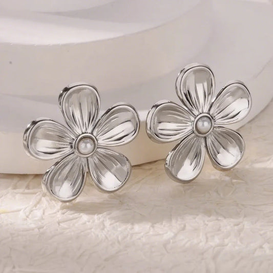 Cercei argintii, din otel inoxidabil, forma de floare, cu perlute, suflati cu aur 18k, Derhard C5