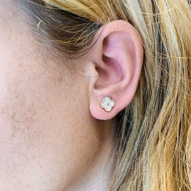 Cercei argintii, din otel inoxidabil, suflati cu aur 18k, forma de trifoi, cu zirconii, Celestia C3
