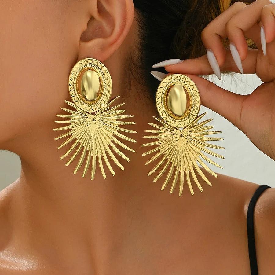 Cercei aurii, cu clips, masivi, forma de soare, Margareta C5 - Pursehuit.ro
