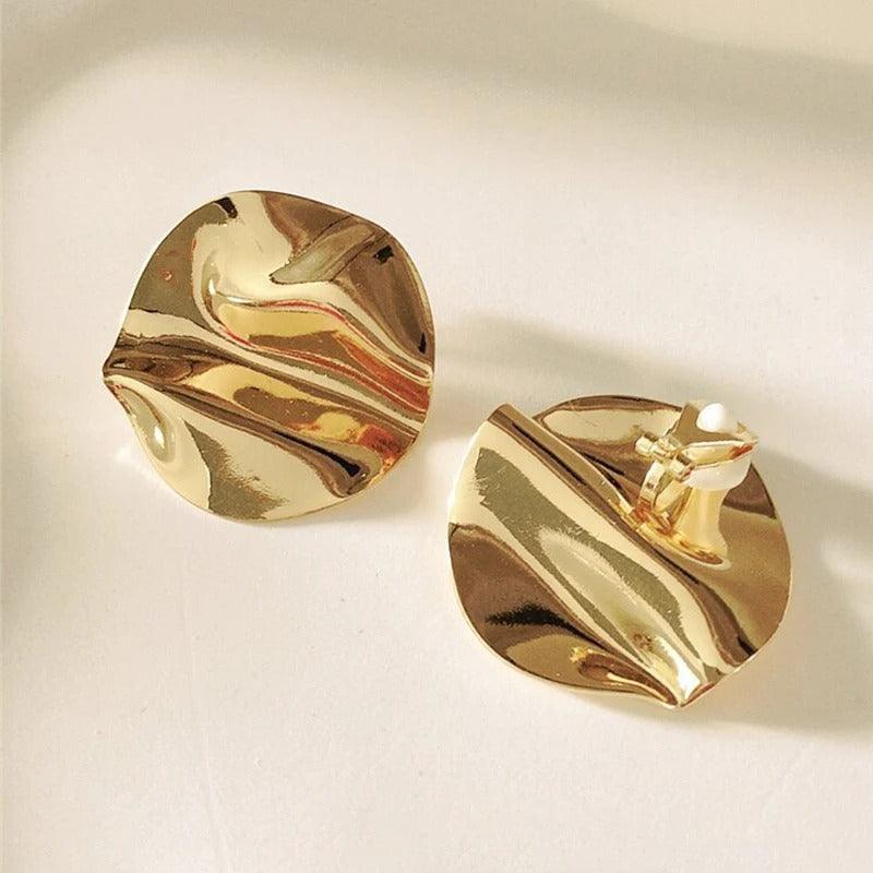 Cercei aurii, cu clips, rotunzi, textura sifonata, Lokke C3 - Pursehuit.ro