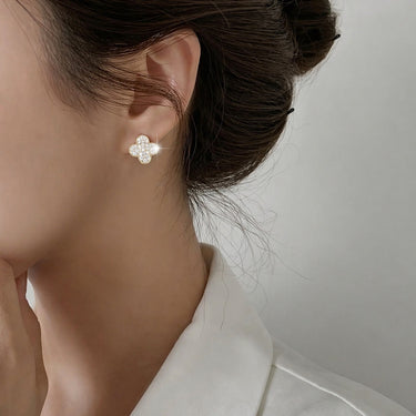 Cercei aurii, cu doua fete, din otel inoxidabil, suflati cu aur 18k, forma de trifoi, cu zirconii, Seraphine C5