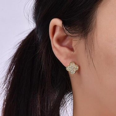 Cercei aurii, cu doua fete, din otel inoxidabil, suflati cu aur 18k, forma de trifoi, cu zirconii, Solene C5