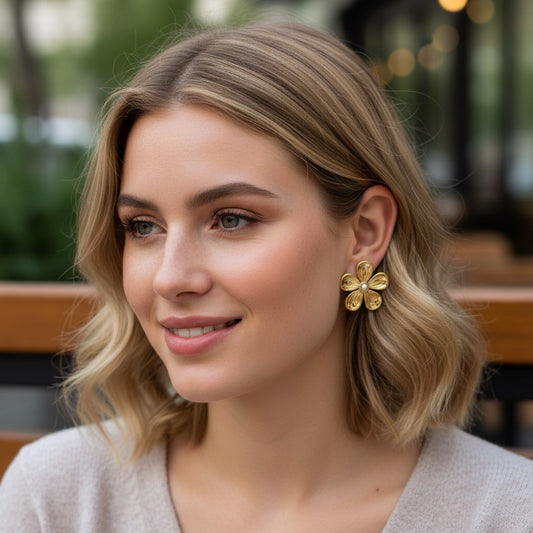 Cercei aurii, din otel inoxidabil, forma de floare, cu perlute, suflati cu aur 18k, Derek C5