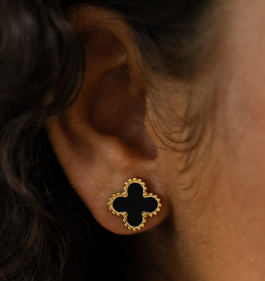 Cercei aurii, din otel inoxidabil, suflati cu aur 18k, forma de trifoi, Fiora C4