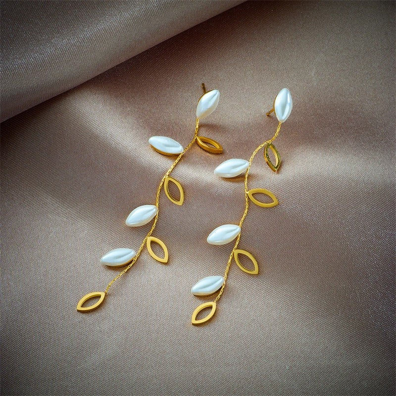 Cercei aurii, lungi, din otel inoxidabil, forma de frunzulite, suflati cu aur 18k, Denys C5