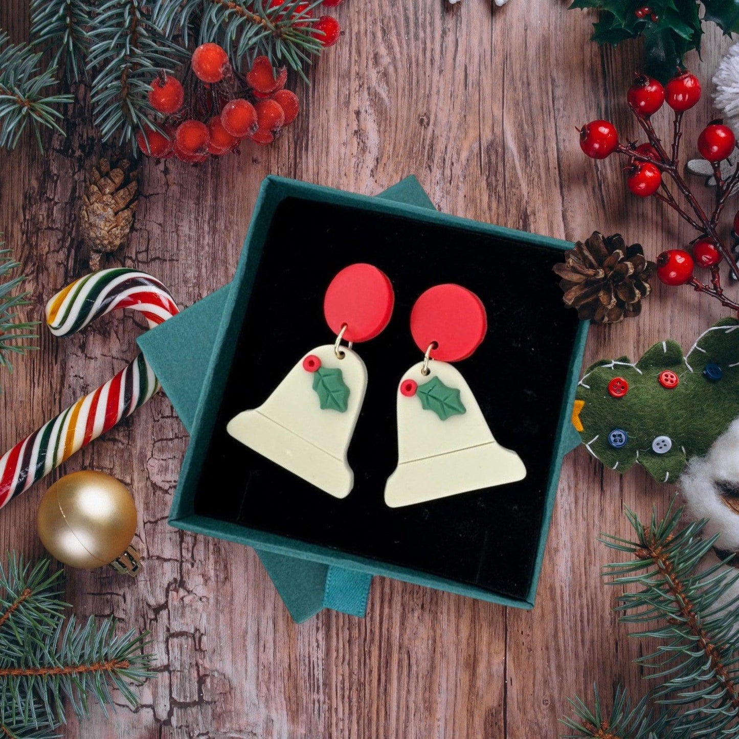 Cercei bej, forma de clopotel de Craciun, plus cutie cadou, Bells C23 - Pursehuit.ro