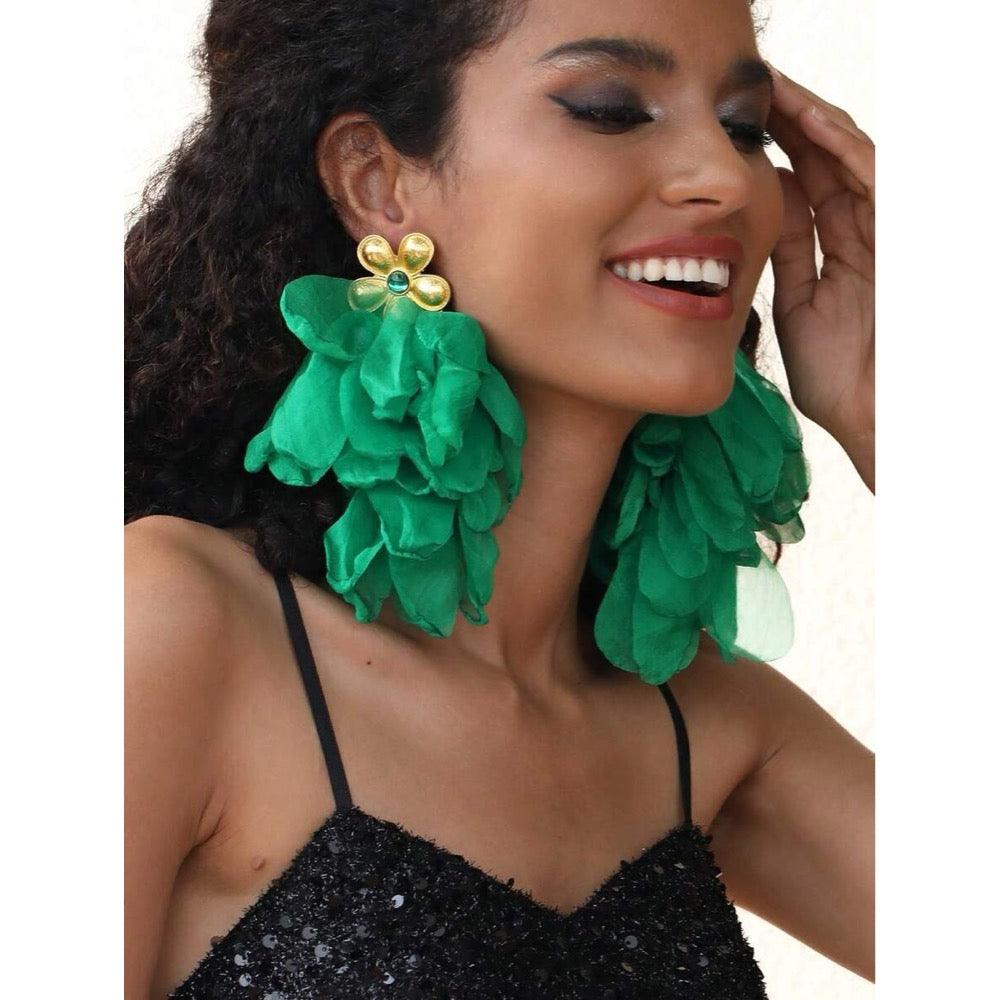 Cercei verzi, cu flori aurii si petale supradimensionate, Berno C16 - Pursehuit.ro