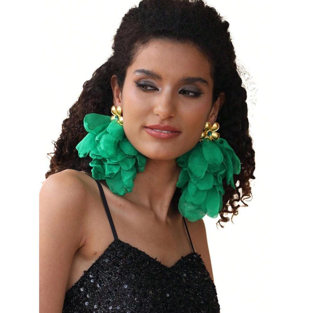 Cercei verzi, cu flori aurii si petale supradimensionate, Berno C16 - Pursehuit.ro