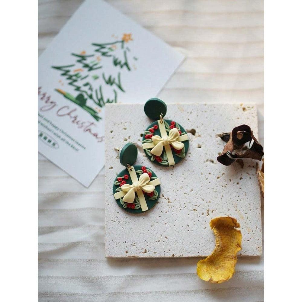 Cercei verzi, rotunzi, cu fundita si motive de Craciun, plus cutie cadou, Elif C23 - Pursehuit.ro