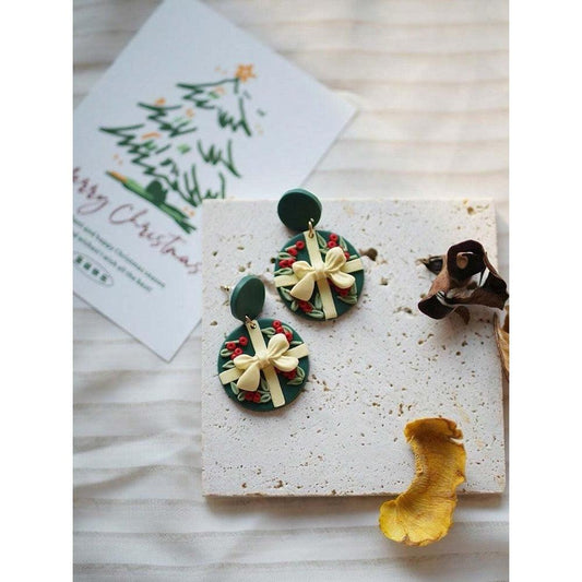 Cercei verzi, rotunzi, cu fundita si motive de Craciun, plus cutie cadou, Elif C23 - Pursehuit.ro
