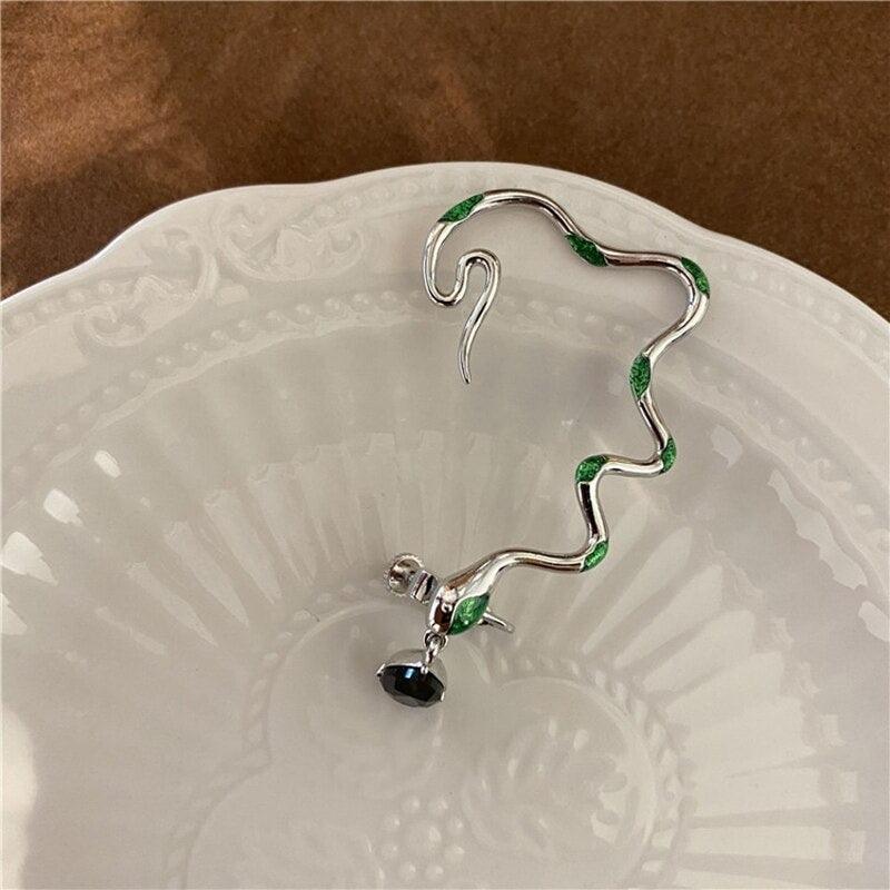 Cercel ear cuff, argintiu, forma de sarpe, cu pietre verzi, Gaida C1 - Pursehuit.ro