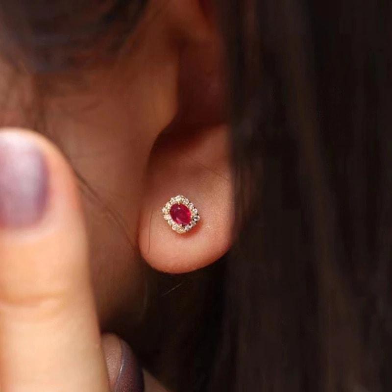 Cercei aurii, cu pietre rosii din zirconiu, Alexia C14 - Pursehuit.ro