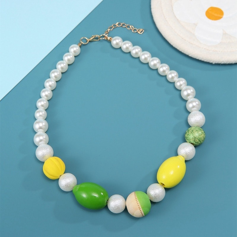 Colier alb, cu perle si piese in forma de lamai, verzi si galbene, Fiene C17