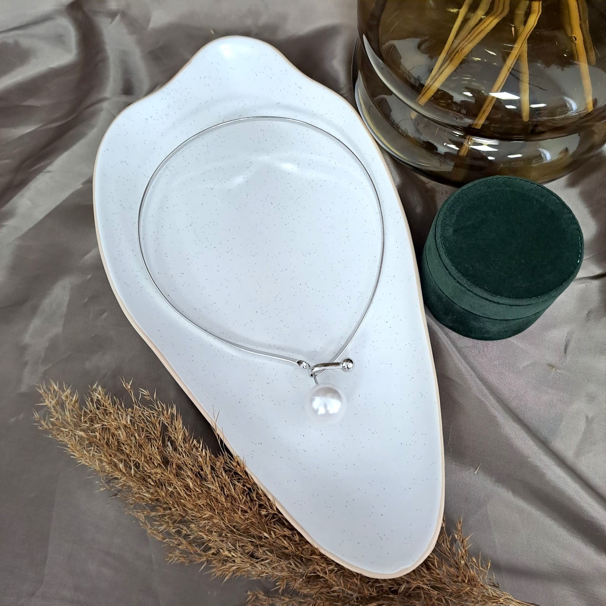 Colier argintiu, din sarma indoita, cu perla, Adrina C11