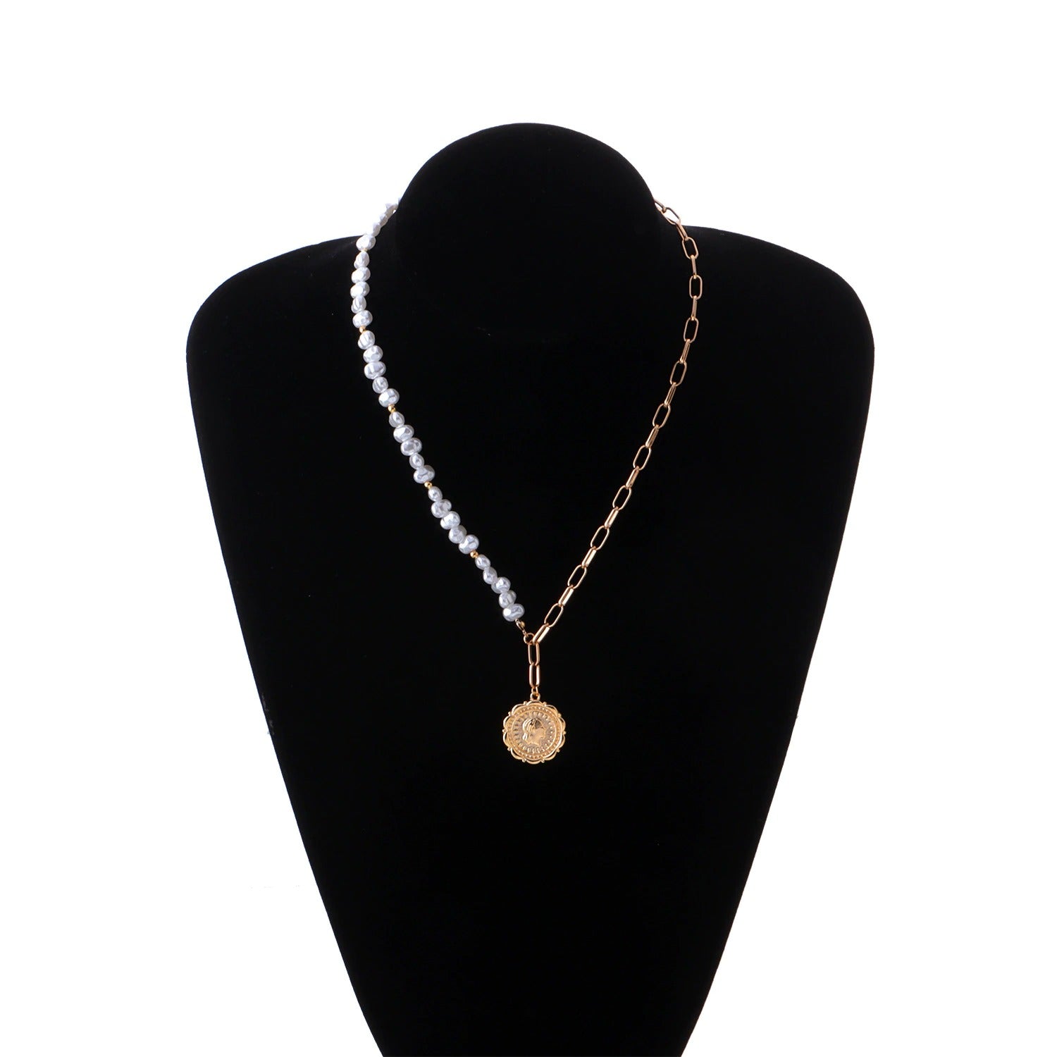 Colier auriu, cu banut si perle, Sharon C17