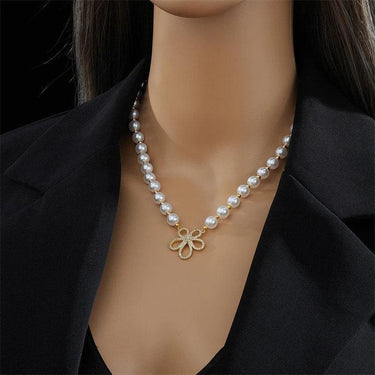 Colier auriu, din otel inoxidabil, cu perle si floare, Debby C5 - Pursehuit.ro