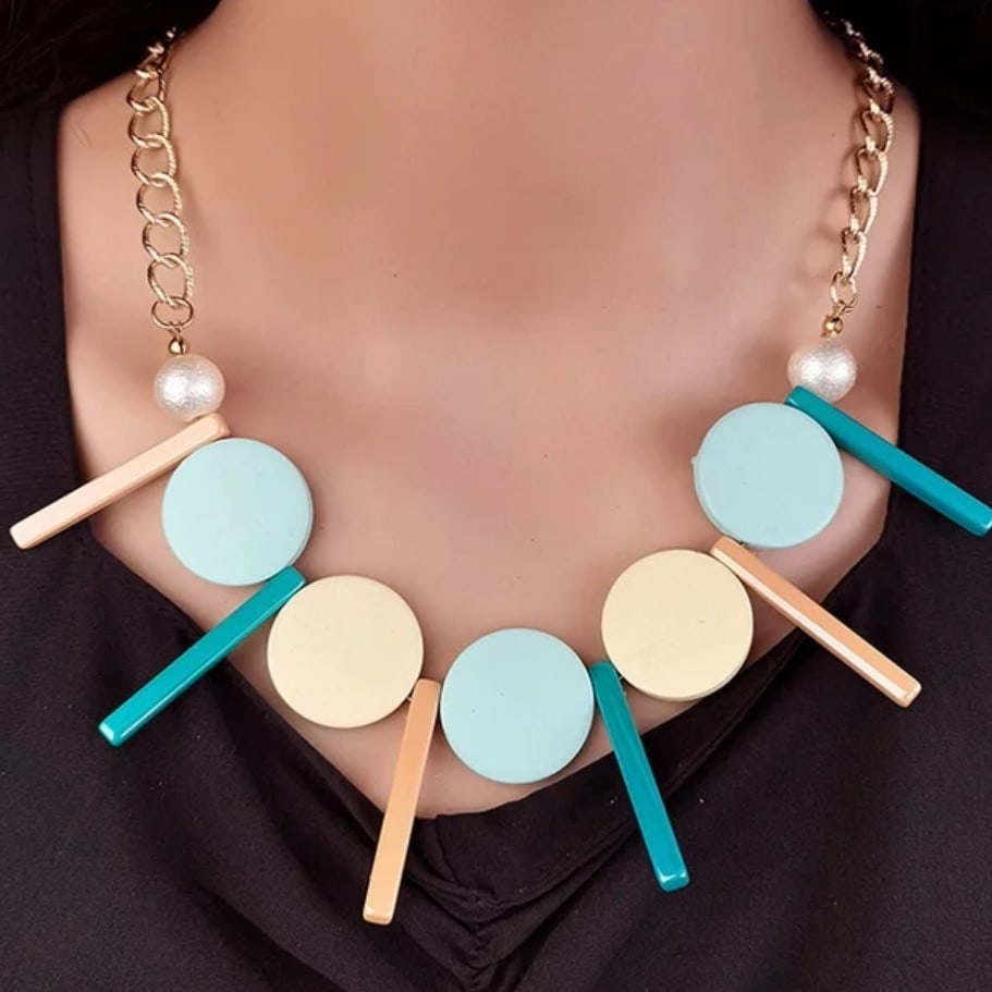 Colier auriu, cu piese geometrice bleu si perle, Malia C1