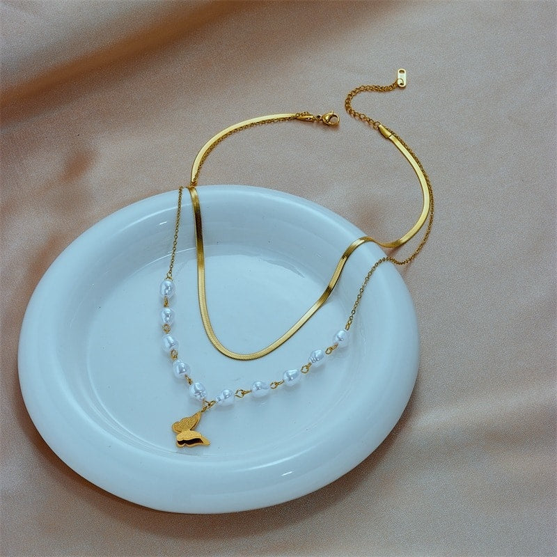 Colier auriu, in 2 straturi, cu perle si fluture, Demian C6