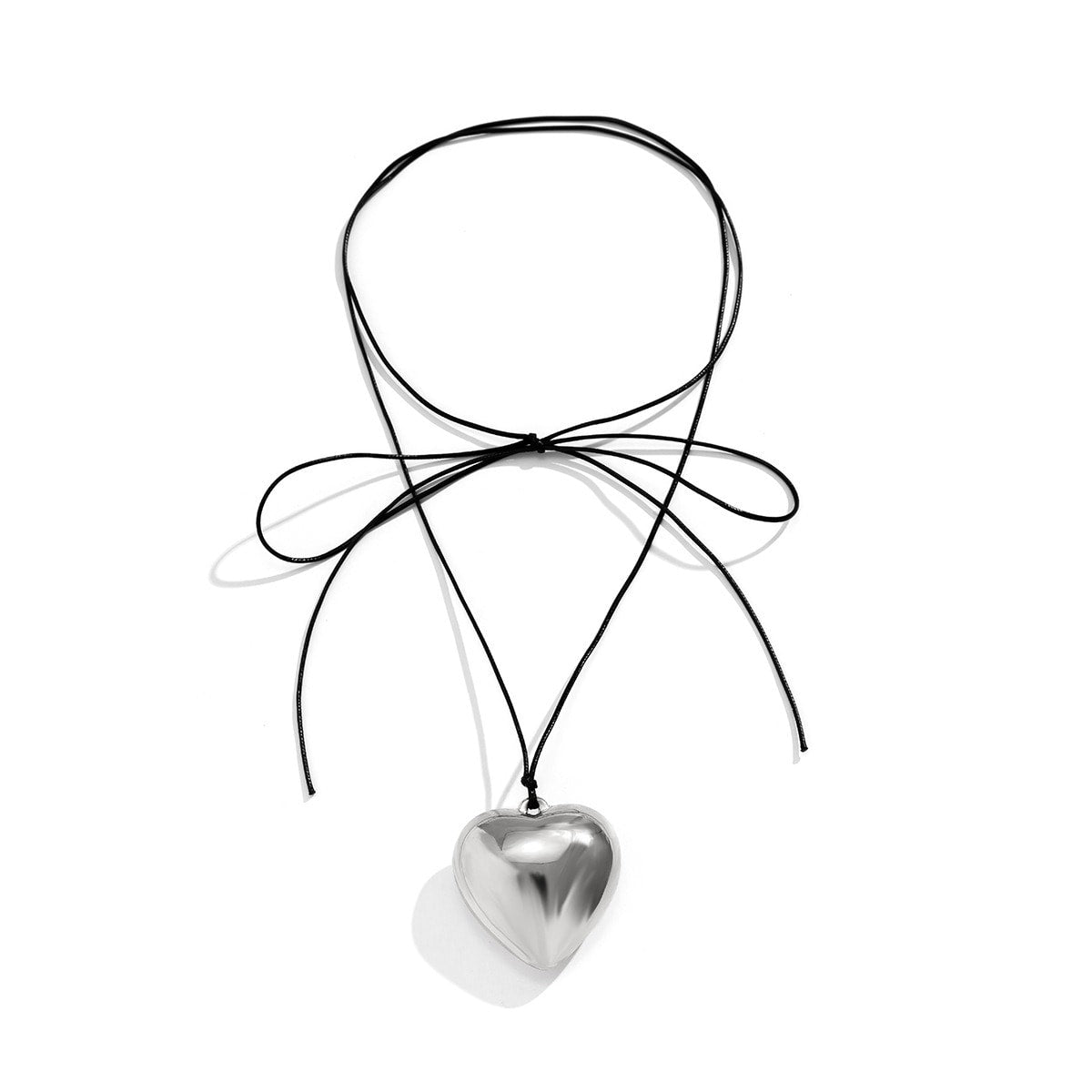 Colier choker, argintiu, cu snur negru si inima supradimensionata, Eivina C12