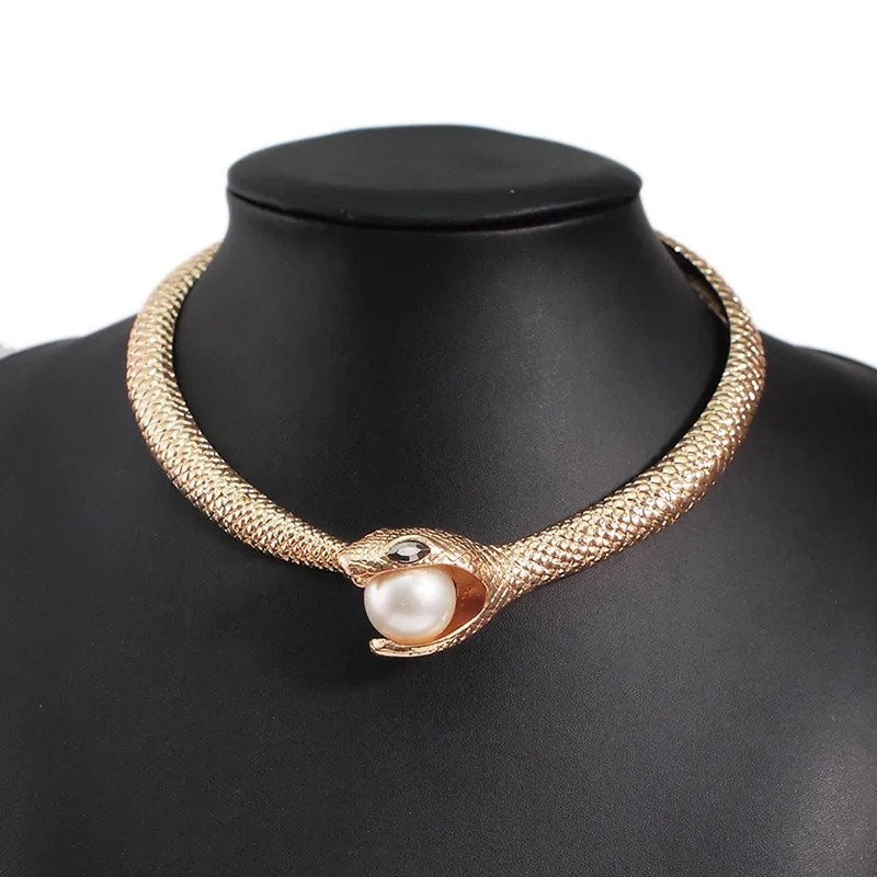 Colier choker, auriu, cu sarpe si perla, Drifa C12