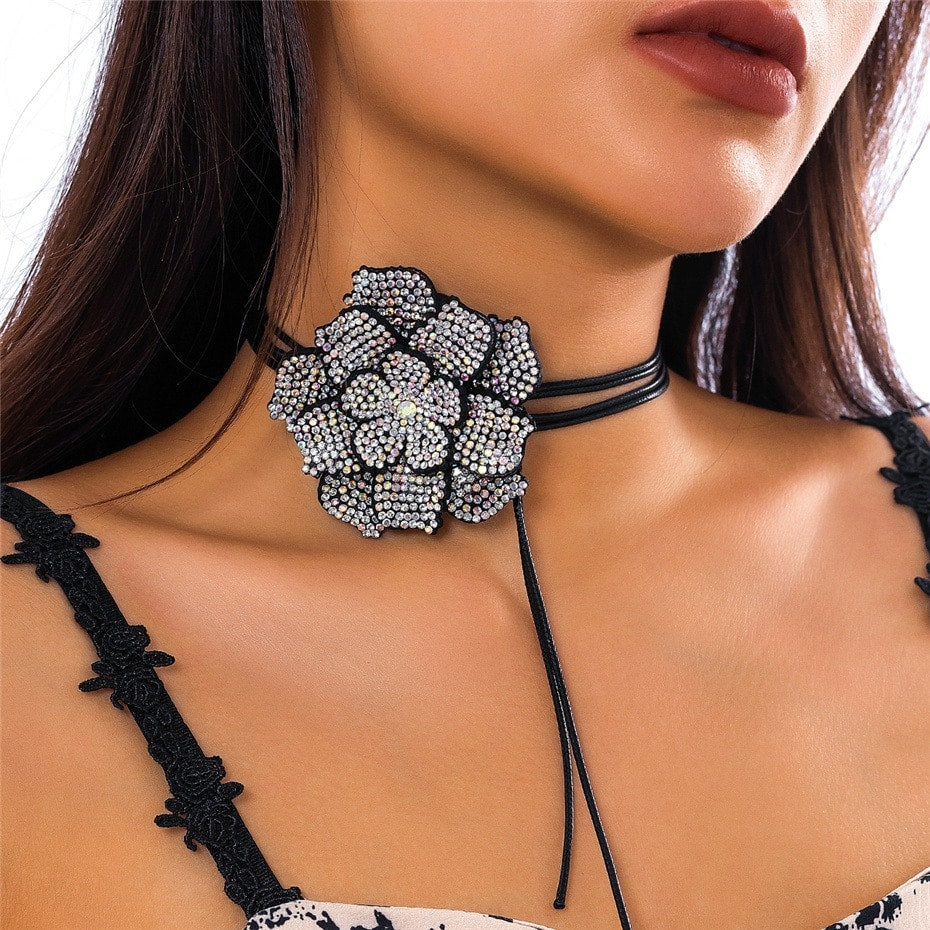 Colier choker, negru, cu floare, pietre si snur, Hanno C3