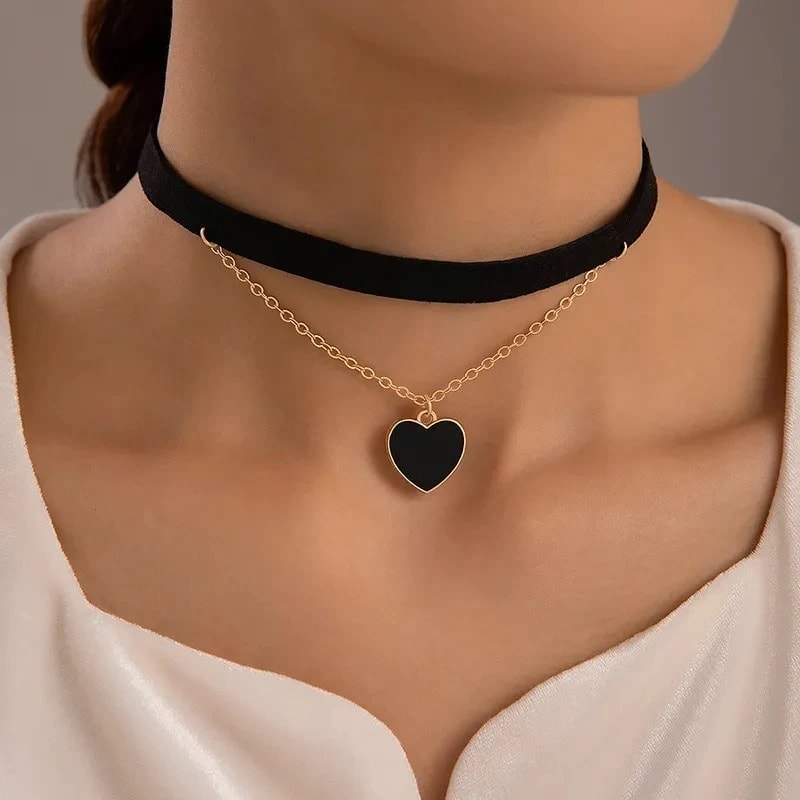 Colier choker, negru, cu lant auriu si inima, Manasse C22