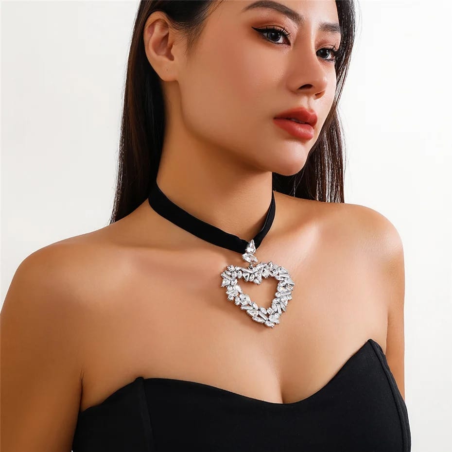 Colier choker, negru, cu pandantiv inima, cu pietre, Regitse C3