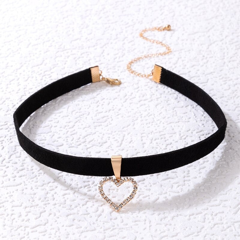 Colier choker negru, cu pandantiv inima si pietre, Ninon C34