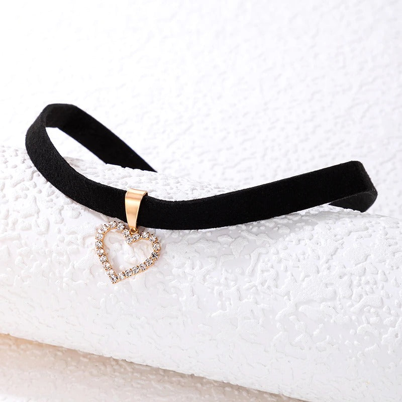 Colier choker negru, cu pandantiv inima si pietre, Ninon C34