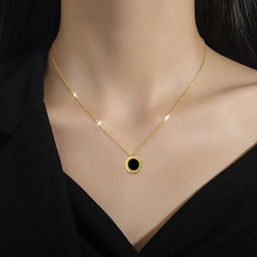 Colier auriu, din otel inoxidabil, cu pandantiv rotund, suflat cu aur 18k, Cally C11 - Pursehuit.ro